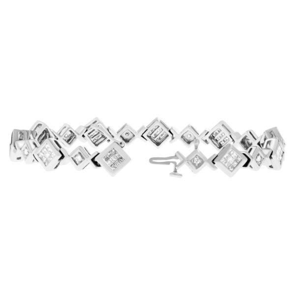 Princess cut diamond bracelet in 14k white gold. 2.20 carats in diamonds