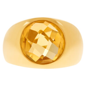 Shimmering faceted citrine ring in 18K yellow gold.