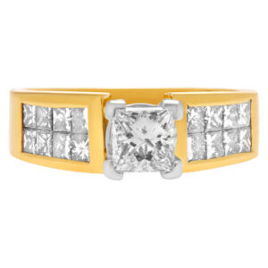 Solitaire ring in 18K with princess cut diamonds