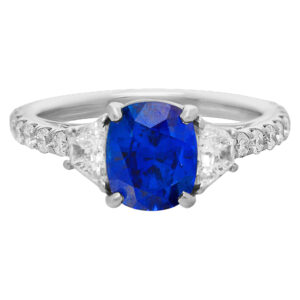 Attractive Madagascar Sapphire & diamond ring with a center 3.04 carat oval sapphire set in platinum