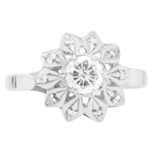 Classy and sweet diamond ring (0.45ct) center diamond set in 18k white gold