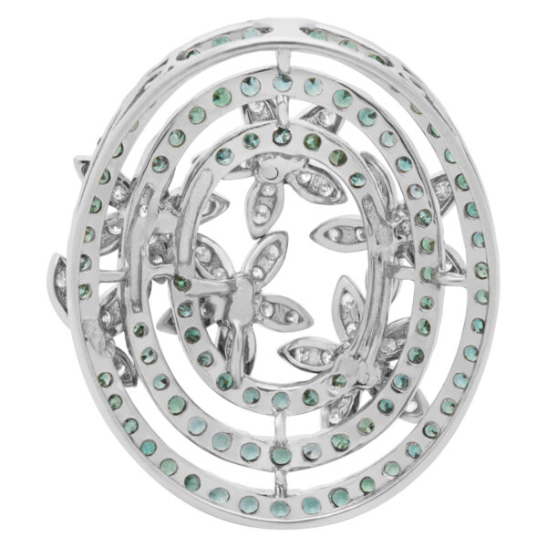 Floral style pendant in 18k white gold. 0.92 cts in diamonds and 2.13 cts in emerald