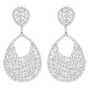 Drop diamond earrings in 18k white gold, 12.99 cts in diamonds