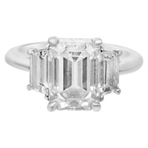 Tiffany & Co emerald cut diamond ring in platinum. 3.08 cts. I color, VVS2 clarity.