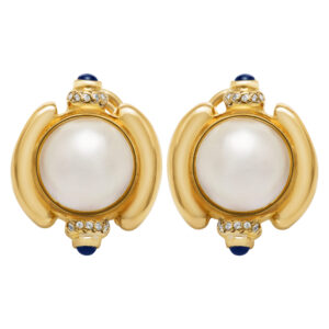 Pearl earrings in 18k yellow gold with diaomond and cabochon sapphire accents