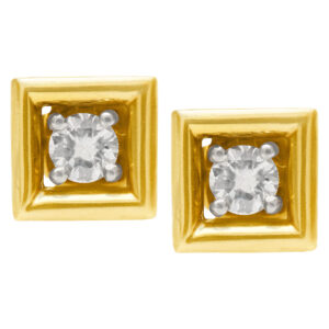 Diamond earrings in 18k yellow gold.