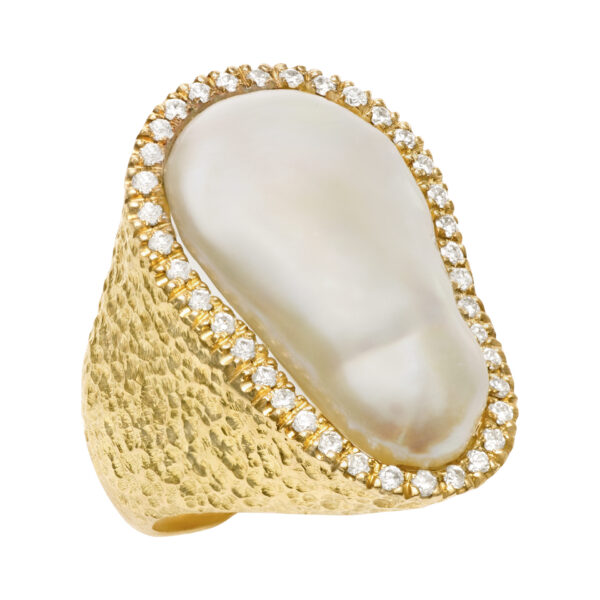 Baroque pearl ring with 0.57 ctarat in diamonds set in 18k matte yellow gold