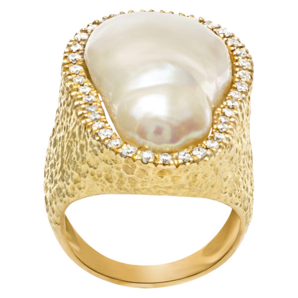 Baroque pearl ring with 0.57 ctarat in diamonds set in 18k matte yellow gold