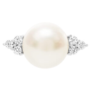 South Sea pearl ring in 18k white gold with diamond accents. 0.36cts. Size 6.75