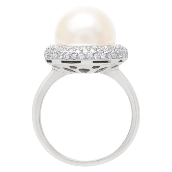 Pearl and diamond ring in 18k white gold. 0.75 carat in diamonds, 11.7mm pearl