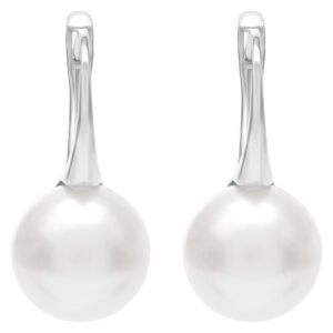 Fresh water pearl earrings in 18k white gold.