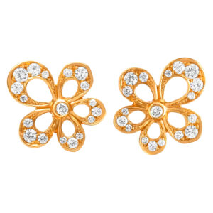 Gilan earrings in 18k rose gold with diamonds. 0.30 carats in clean cut diamonds