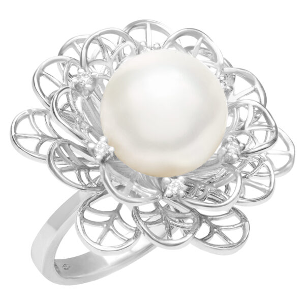 Beautiful 11.8mm South Sea Pearl ring set in 18k white gold. Size 7