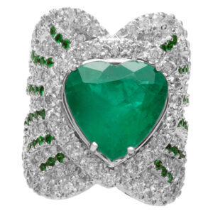 Heart shape emerald and diamond ring in 18k white gold.