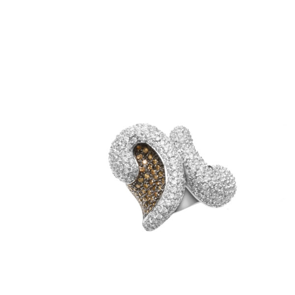 White and brown diamonds ring set in 18k white gold. 4.18 carats. Size 5.5