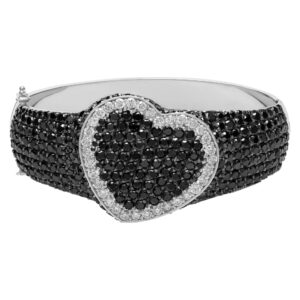 Black and white diamonds bangle bracelet in 18k white gold.