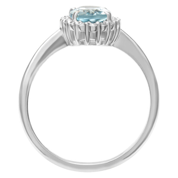 Aquamarine ring with 0.13 cts in diamond accents in 18k white gold