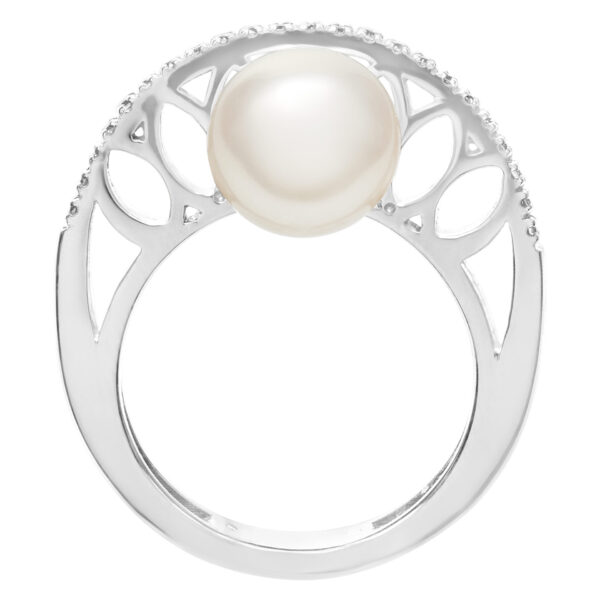 9.2mm Fresh water pearl ring with 0.17 cts in diamond accents in 18k white gold