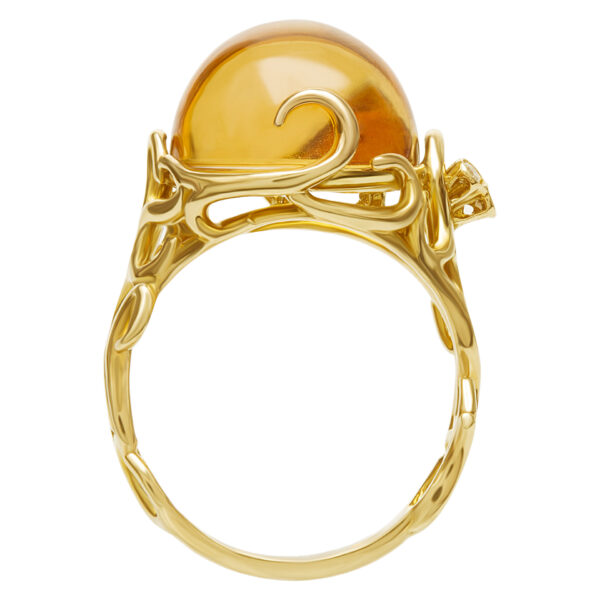 Citrine quartz ring with 0.03 cts in diamond accents in 18k