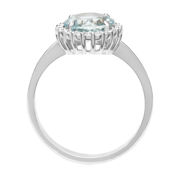 Aquamarine ring with 0.15cts in diamond accents set in 18k white gold