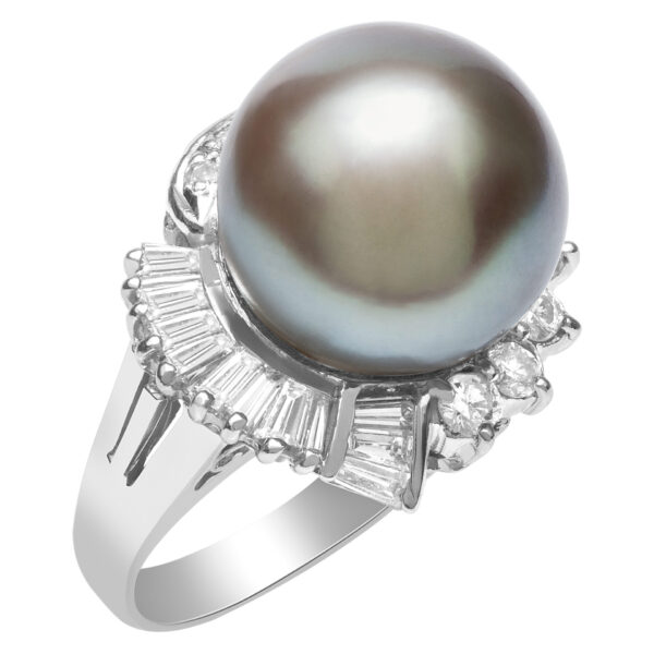 Pearl ring in platinum with 0.16 cts in diamonds and 12mm black pearl