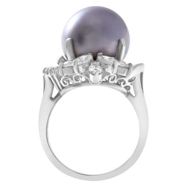 Lustrous black tahitian pearl ring in 18k white gold. 1.00cts in diamonds