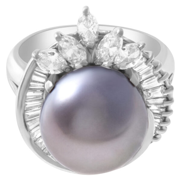 Lustrous black tahitian pearl ring in 18k white gold. 1.00cts in diamonds