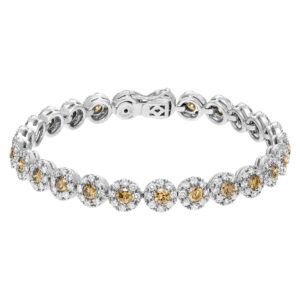 Beautiful Flower diamond bracelet in 18k white gold. 7.50 carats