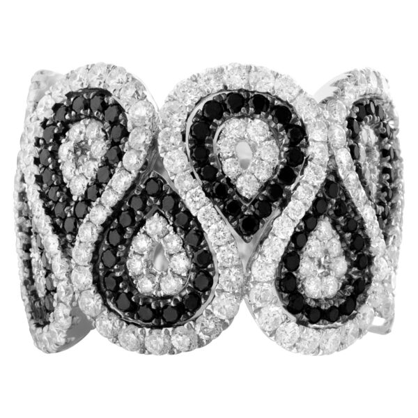 Unique white and black diamond swirl ring. 3.00cts in diamonds in 14k white gold