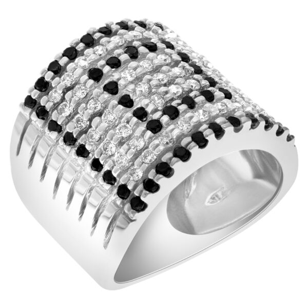 Beautiful contemporary square black & white diamond ring in 18k white gold. 2.00cts