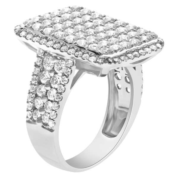 Rectangular diamond ring in 18k white gold, 3.50 cts round diamonds. Size 6.