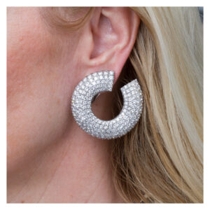 Spectacular diamond earrings in platinum. 25.00 carats (G-H color, VS clarity)