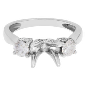 Diamond setting with 2 side diamonds in 18k white gold