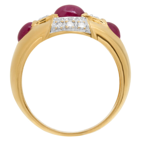 Ruby and diamond ring in 14k yellow gold with 0.14 ct in diamonds. Size 7.75