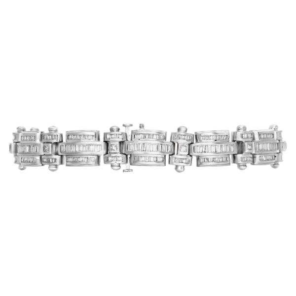 Diamond link bracelet in 14k white gold. Approximately 8.0 carats in diamonds.