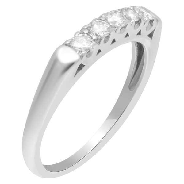 Diamond ring in 18k white gold