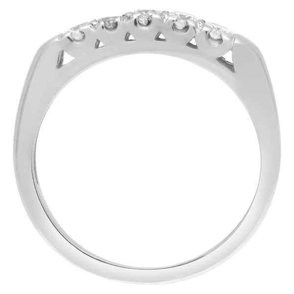 Diamond ring in 18k white gold