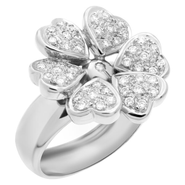 Diamond flower ring in 18k white gold