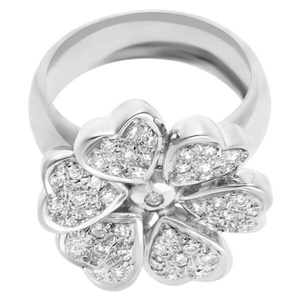 Diamond flower ring in 18k white gold