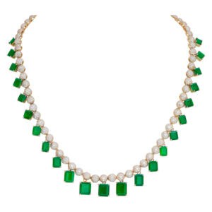 Elegant gold necklace with 8.42 carats in diamonds and 21.01 carats in emerald set in 18k gold