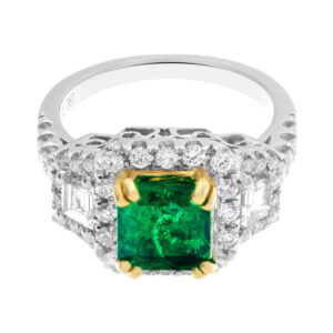 Stunning 2.08 carat emerald ring with 1.11 carat in G color, SI clarity diamonds