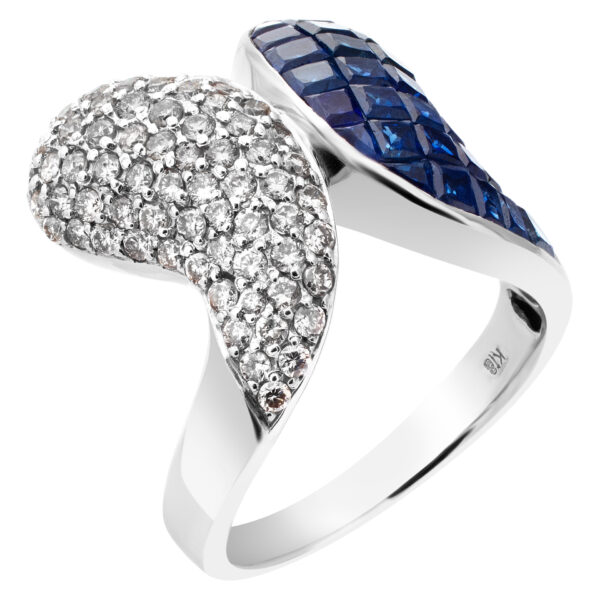 Diamond and sapphire swirl ring in 18k white gold, 1.05cts in diamonds