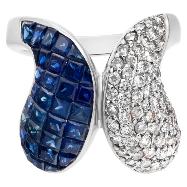 Diamond and sapphire swirl ring in 18k white gold, 1.05cts in diamonds