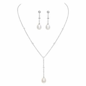 Pearl and diamond necklace and earrings set in 18k white gold