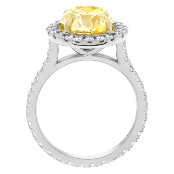 GIA certified round brilliant cut 3.13 carat (Natural, Fancy Intense Yellow, Even color, VVS1 clarity, Excellent symmetry) ring