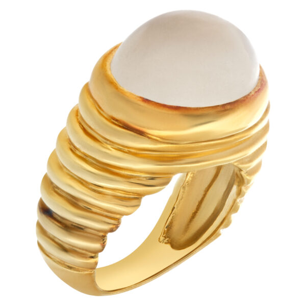 Beautiful gray "Moonstone" ring set in 18k yellow ribbed gold.