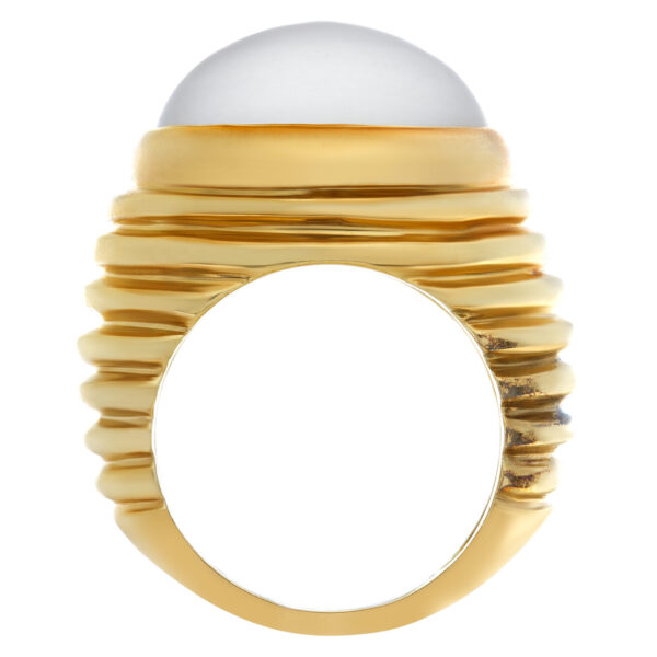 Beautiful gray "Moonstone" ring set in 18k yellow ribbed gold.