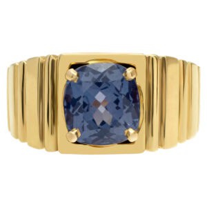 Beautiful Oval cut shape "Alexandrite" ring in 14K yellow "ribbed" gold setting. Approx. 2.5 carats.