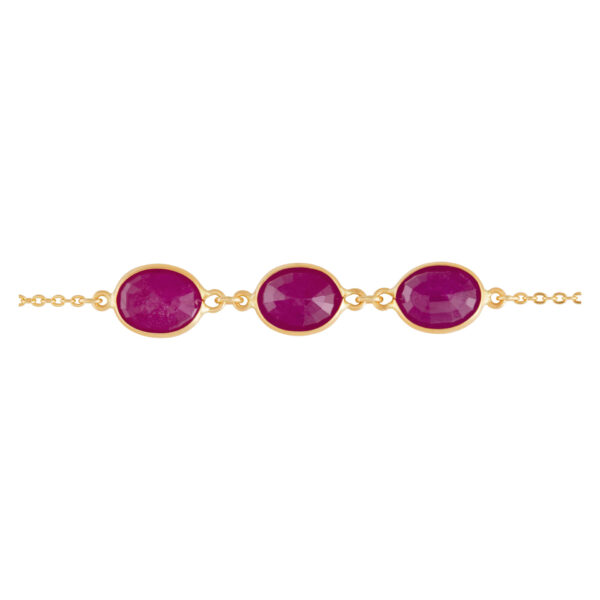 Classic chain bracelet in 14k gold with 3 oval cut rubies, (over 6 carats).