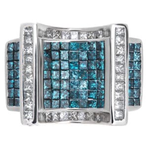 White and blue diamond ring in 14k white gold with 1.8 cts in princess cut and round white diamonds